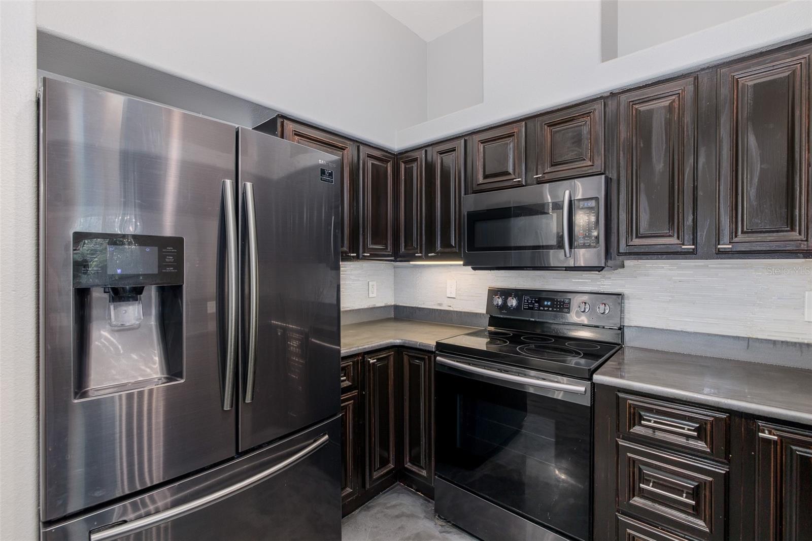 ESTANCIA PLACE TWNHMS - Residential