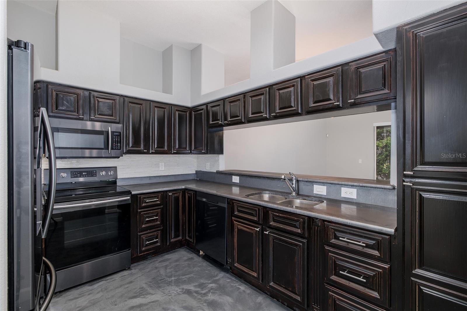 ESTANCIA PLACE TWNHMS - Residential