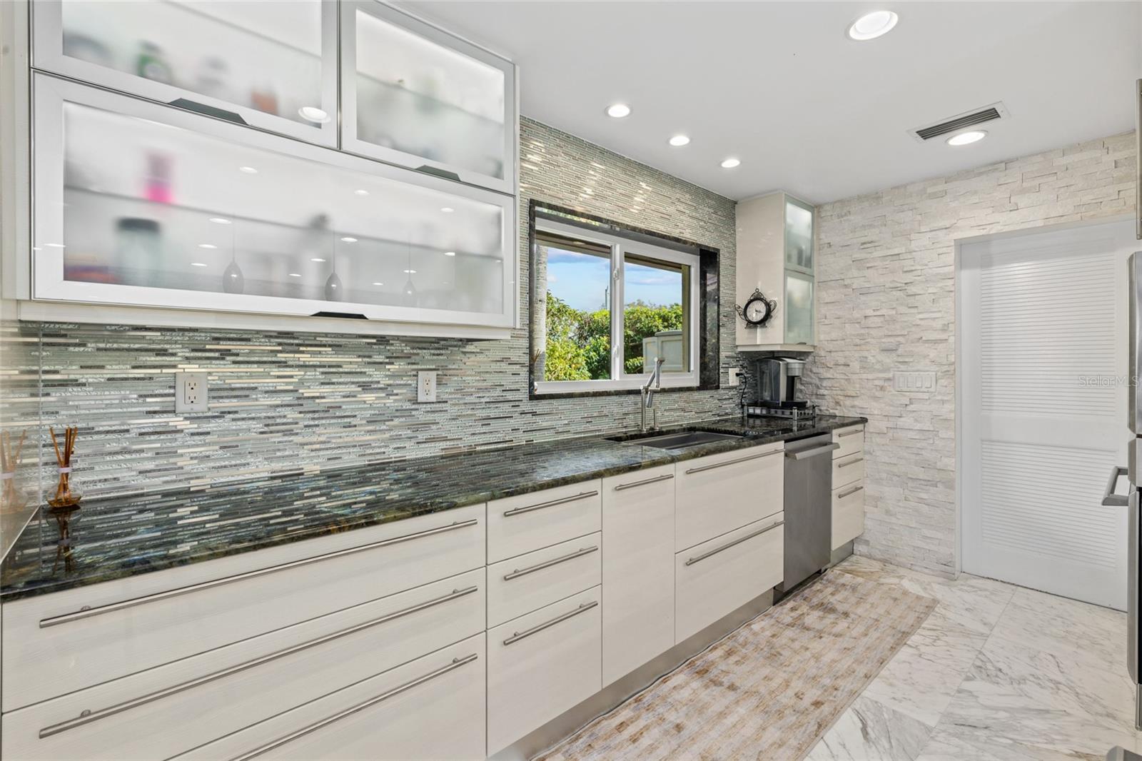 SOUTHPOINTE SHORES - Residential