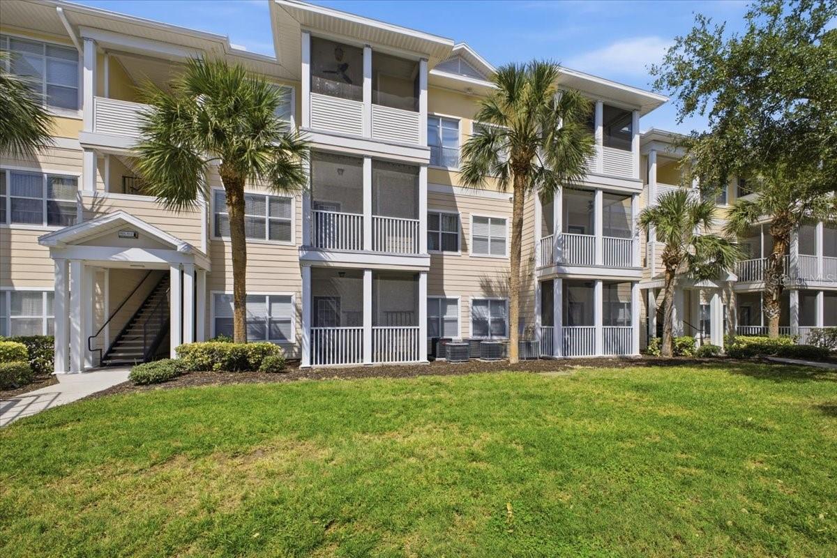 Welcome home to this light-filled 2-bedroom, 1-bath condo offering smart layout and modern comfort. Features include a spacious living room with large windows, an open kitchen with ample cabinet space and breakfast bar, two well-proportioned bedrooms with generous closets, and a full bathroom 
Conveniently located near shopping, restaurants, and parks. Ideal for first-time buyers, downsizers, or investors seeking low-maintenance living in a desirable community.
