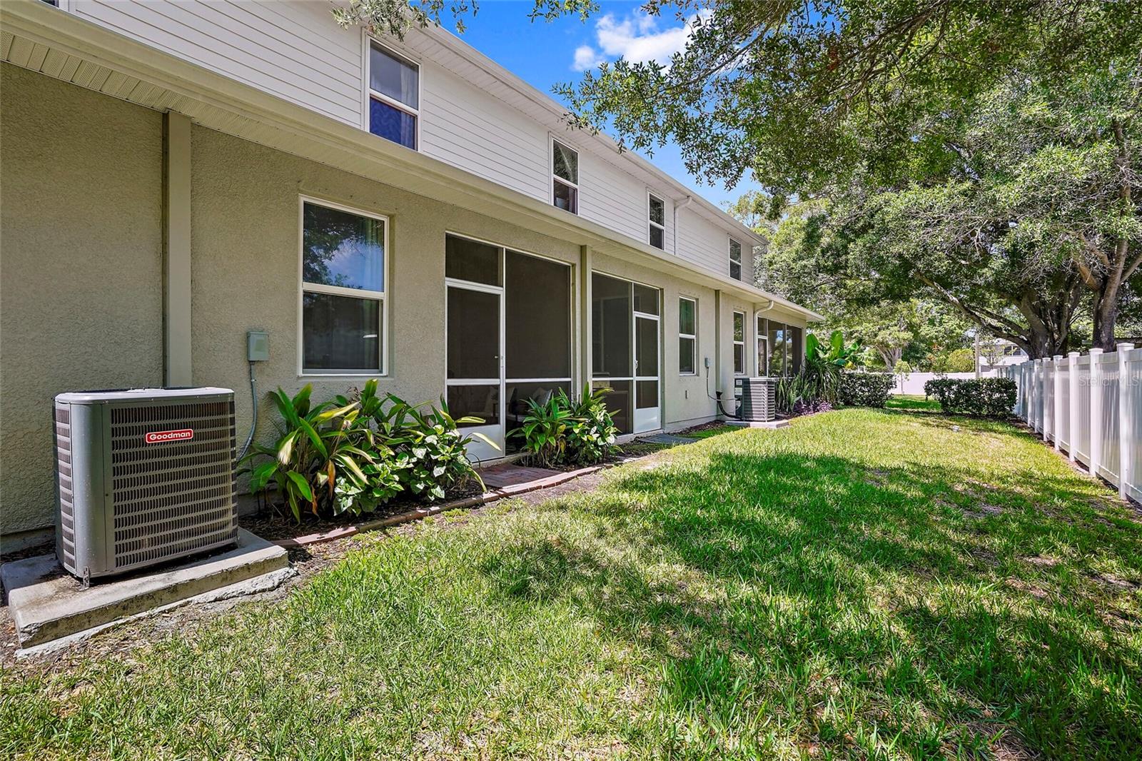 HERITAGE OAKS TWNHMS - Residential