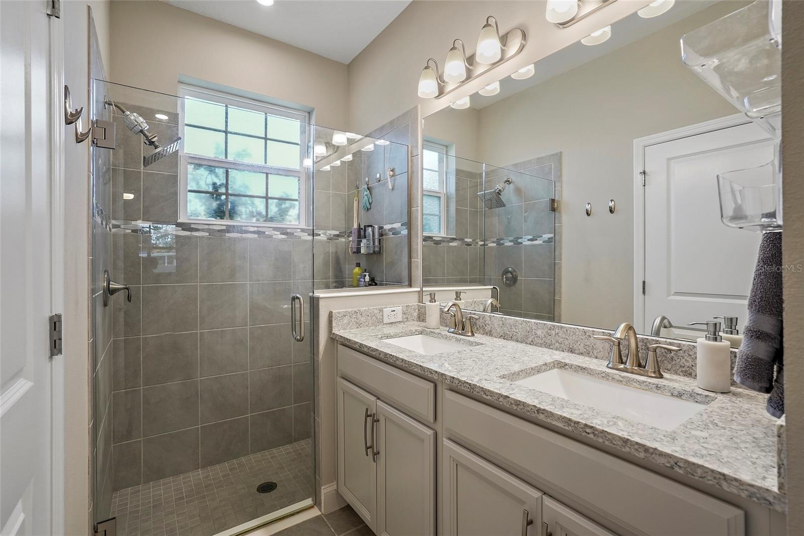HERITAGE OAKS TWNHMS - Residential