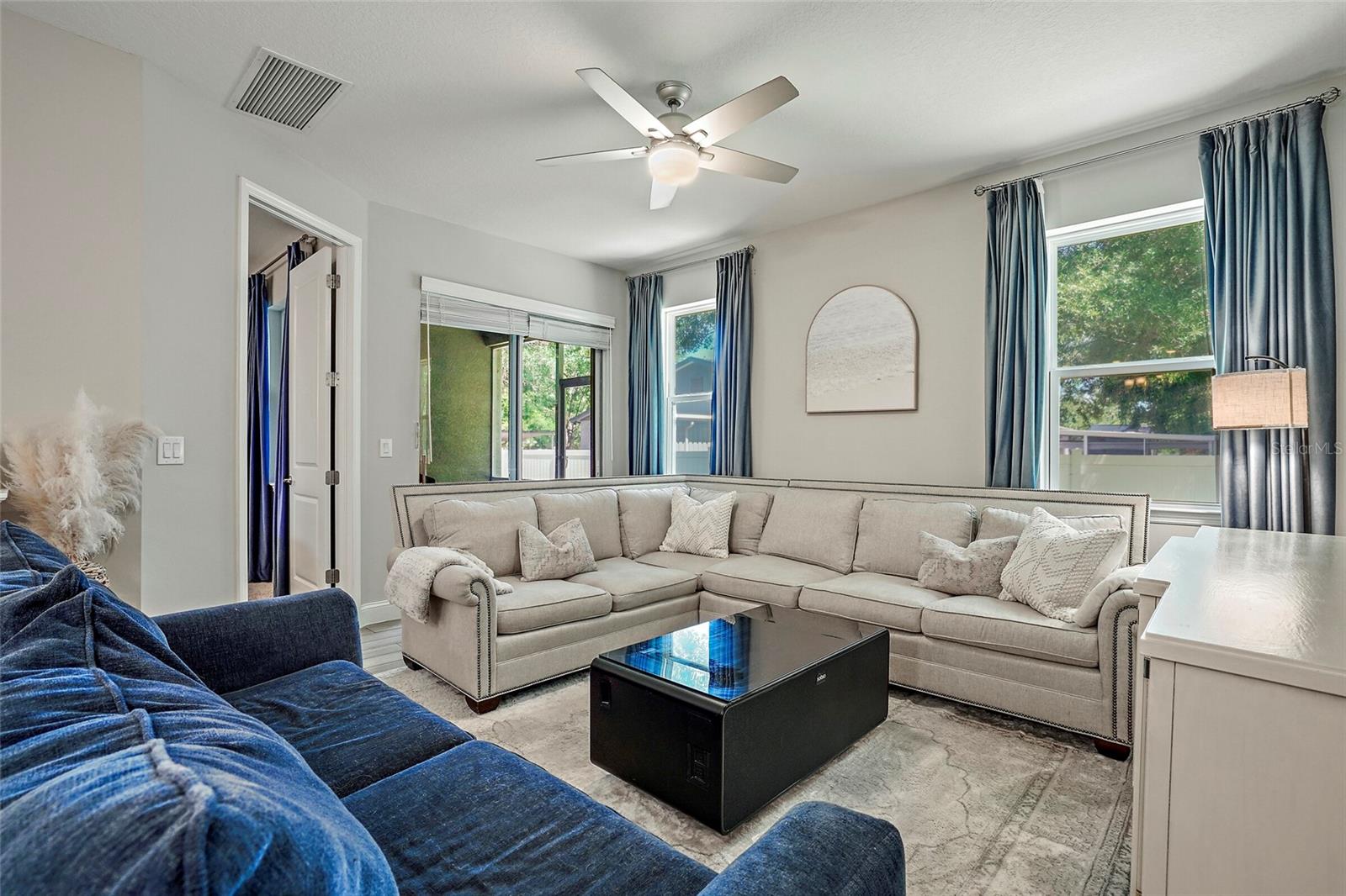 HERITAGE OAKS TWNHMS - Residential