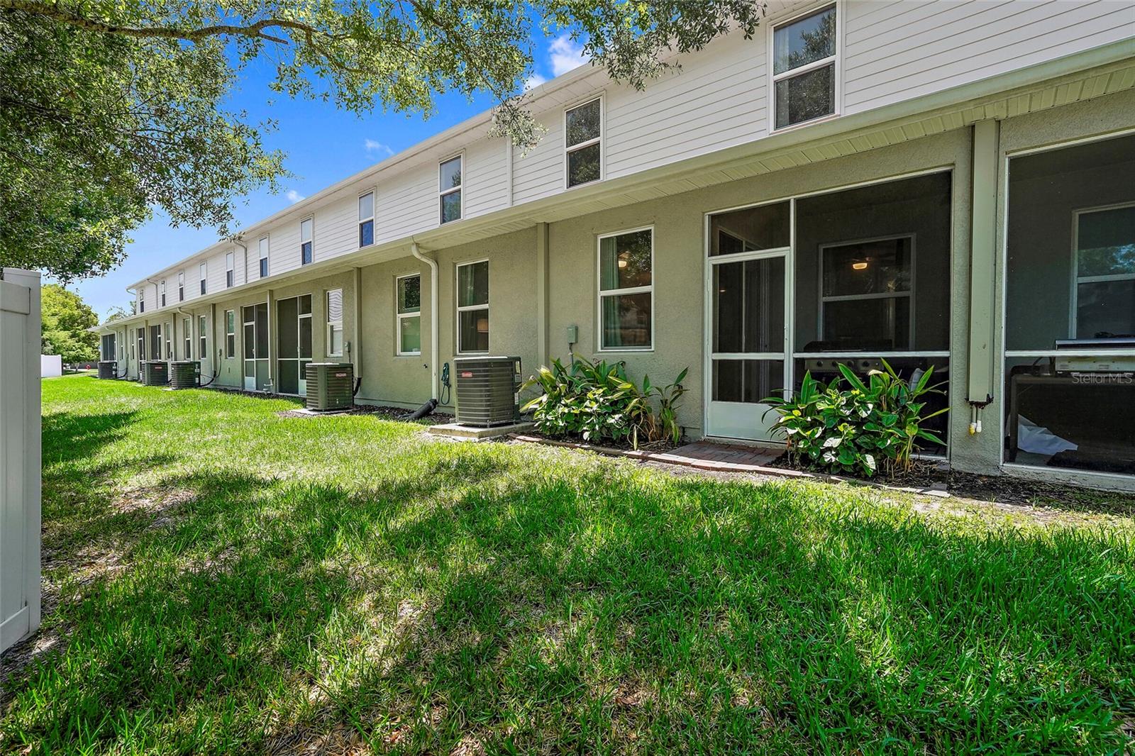 HERITAGE OAKS TWNHMS - Residential