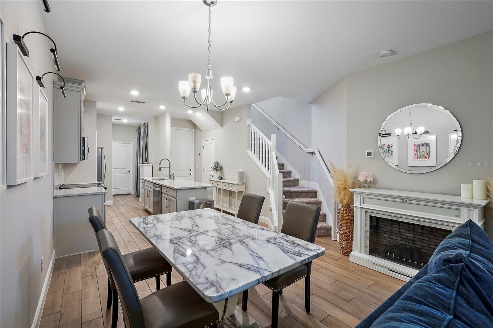 HERITAGE OAKS TWNHMS - Residential