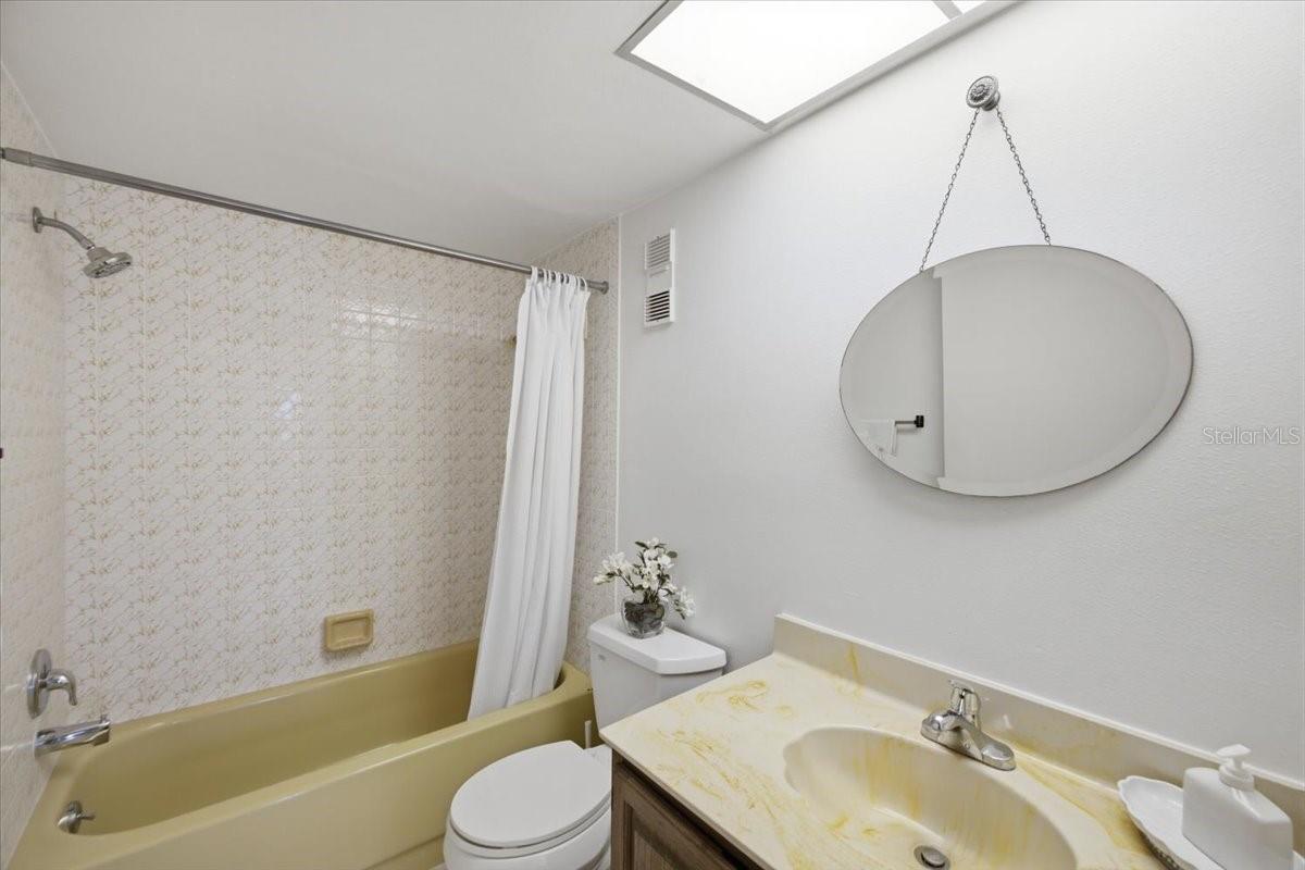 CHATEAU TOWER CONDO - Residential