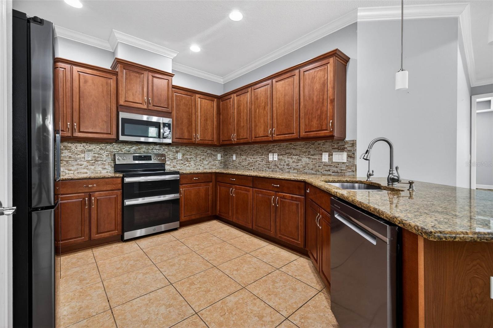 SUN CITY CENTER UNIT 274 & 2 - Residential