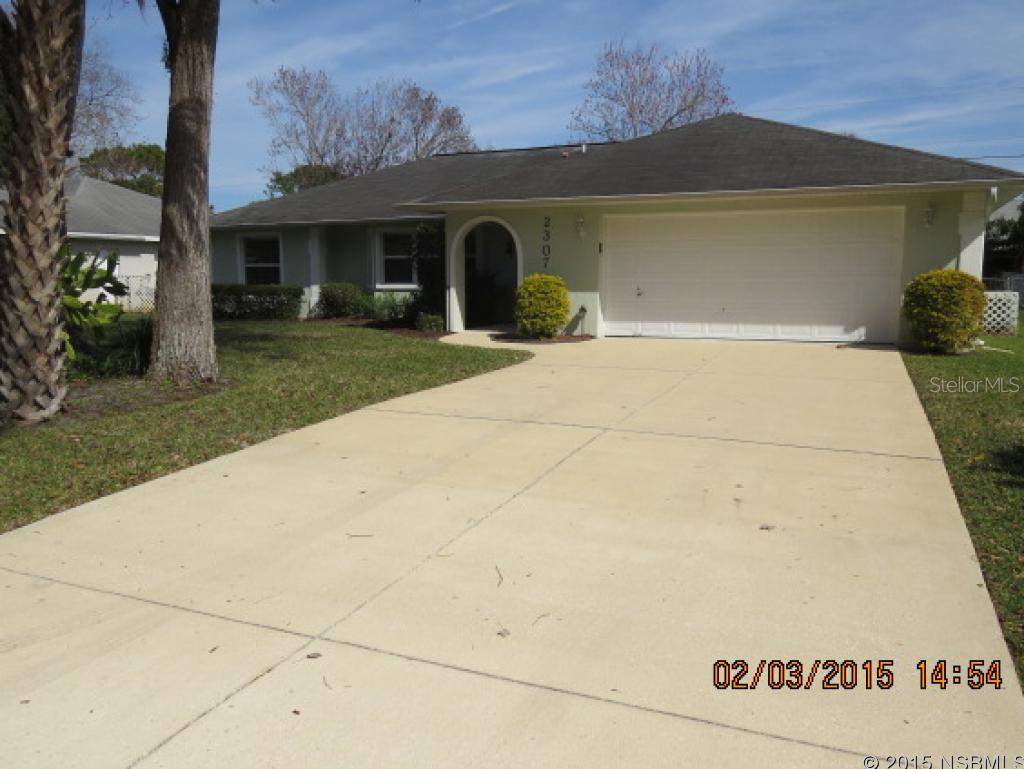 Immaculate 3 br/2 bath block home shows TLC and boasts curb appeal galore.  Inside features include breakfast bar, eat in kitchen w/bay window, built in desk, loads of closet space, fenced yard, 3 skylights, open floor plan, split bedrooms, and large screened back porch.  This home is move in ready! ;Water: City