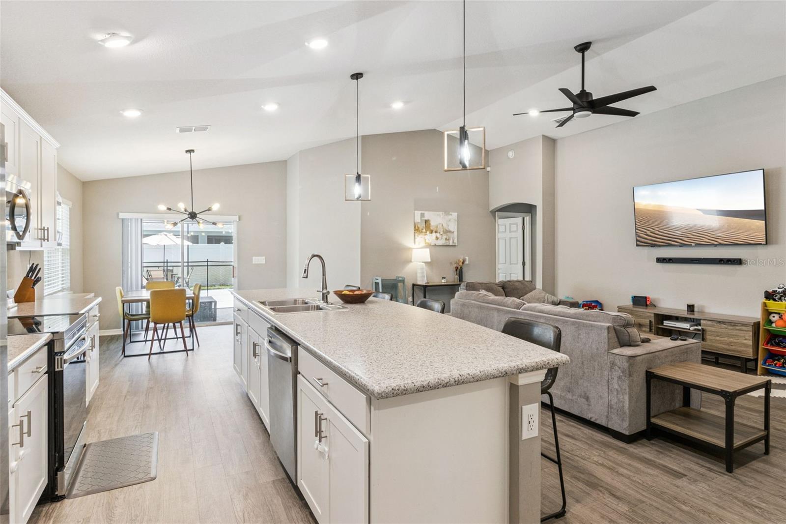 ENCLAVE/LK MYRTLE - Residential