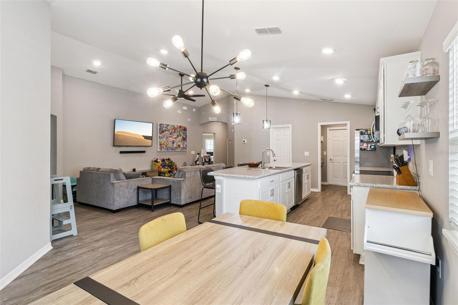 ENCLAVE/LK MYRTLE - Residential