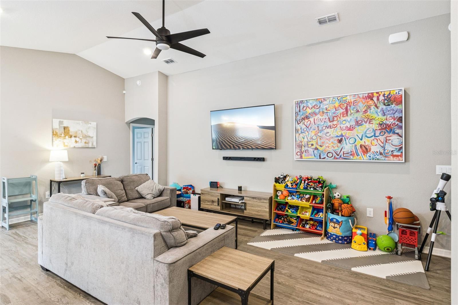 ENCLAVE/LK MYRTLE - Residential