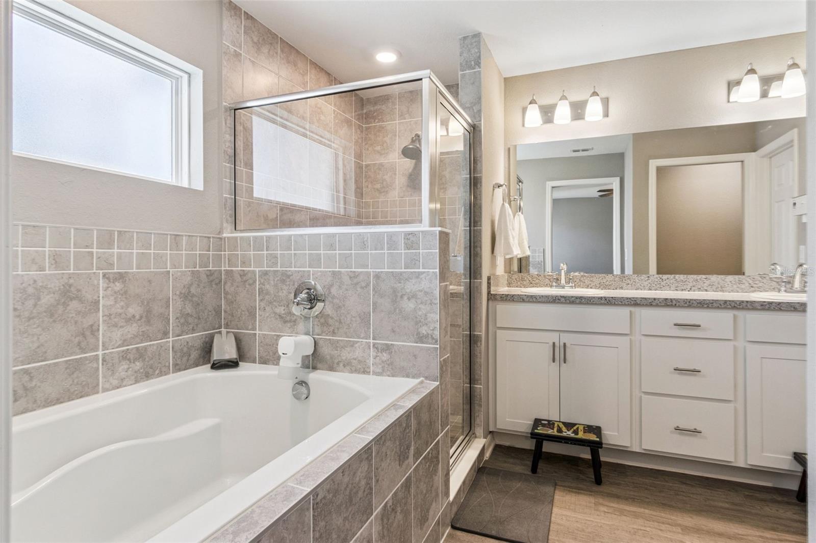 ENCLAVE/LK MYRTLE - Residential