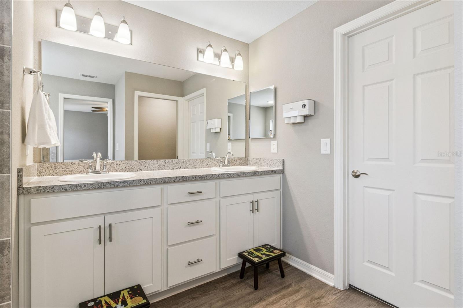 ENCLAVE/LK MYRTLE - Residential