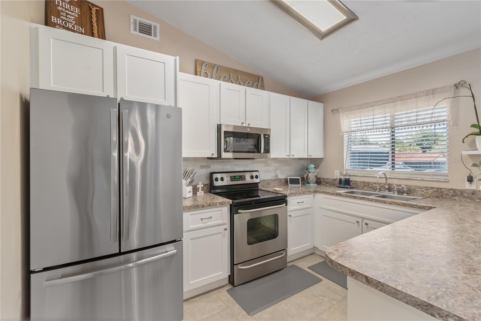 SILVER SPRINGS SHORES - Residential