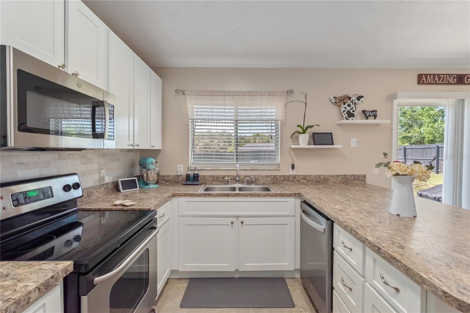 SILVER SPRINGS SHORES - Residential