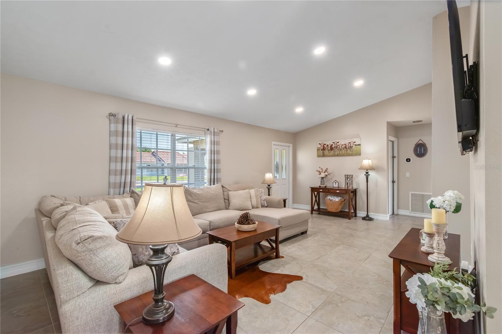 SILVER SPRINGS SHORES - Residential