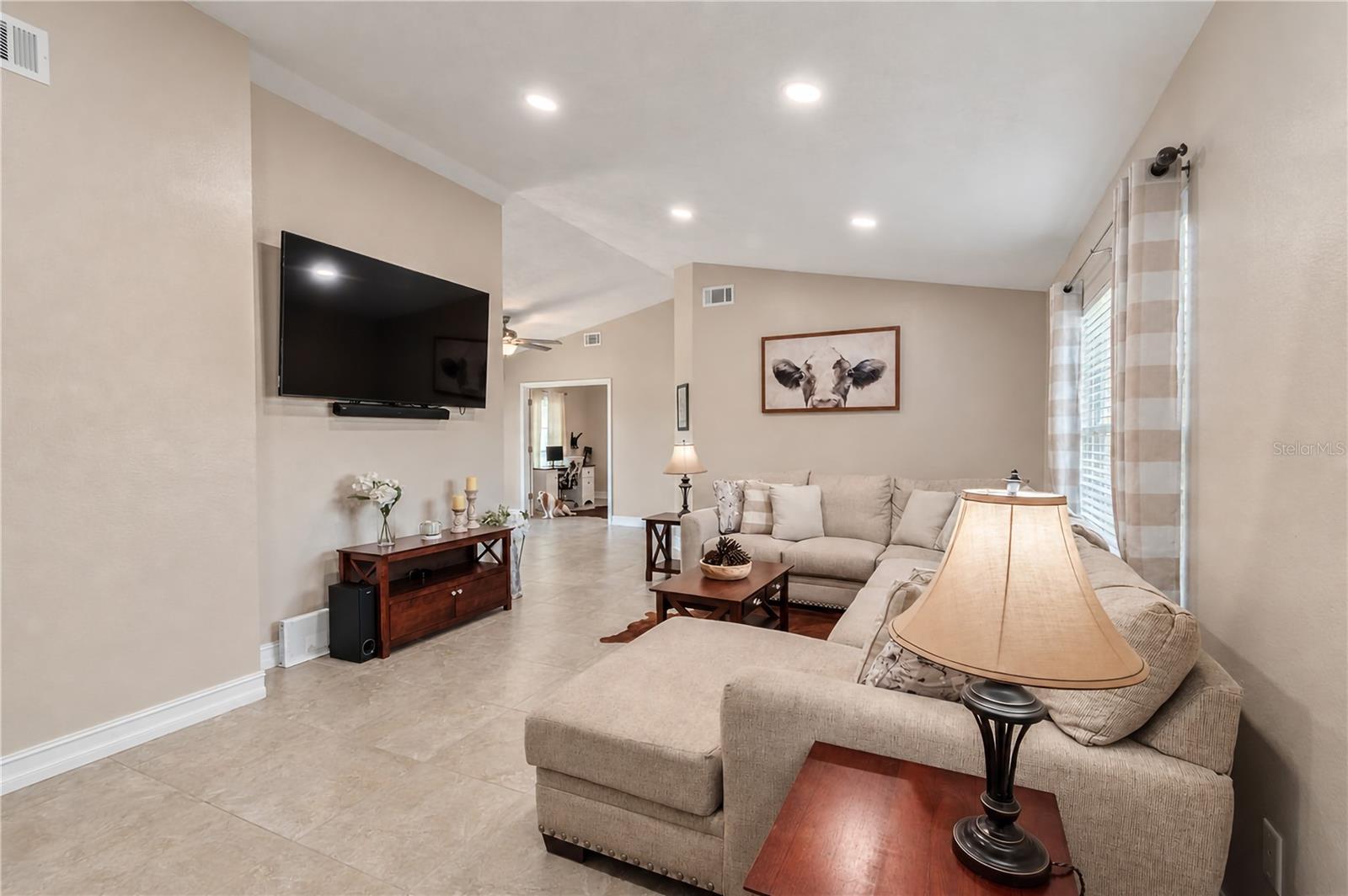 SILVER SPRINGS SHORES - Residential