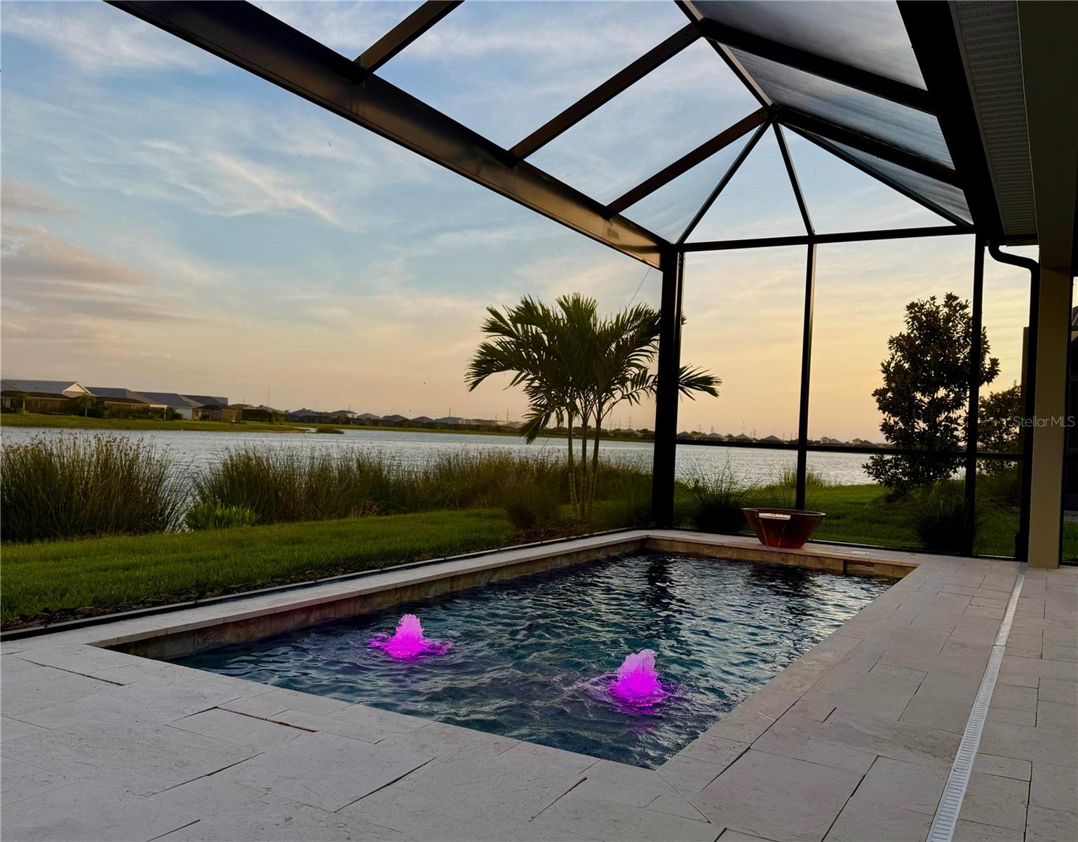 LAKEHOUSE COVE - Residential