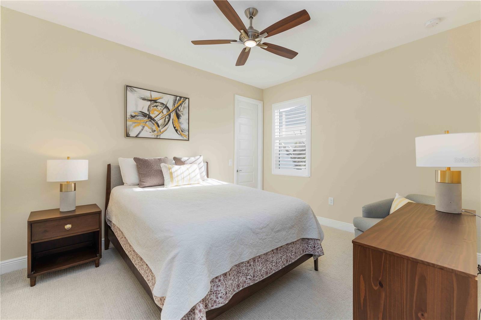 LAKEHOUSE COVE - Residential