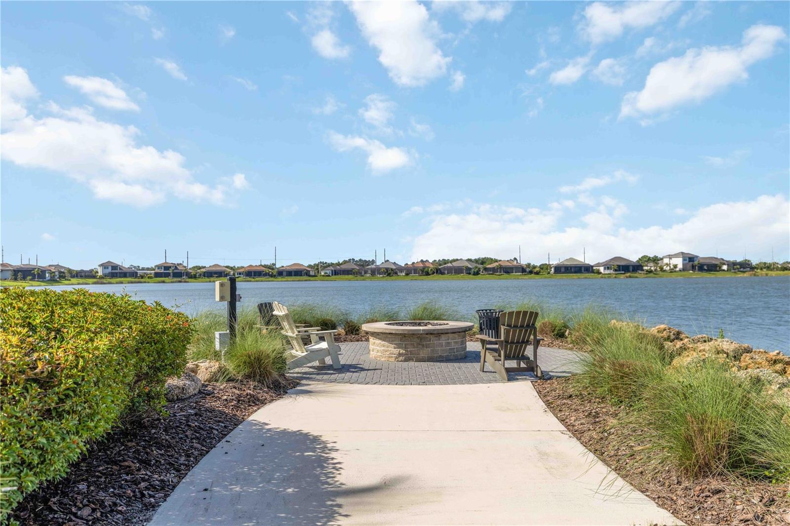 LAKEHOUSE COVE - Residential
