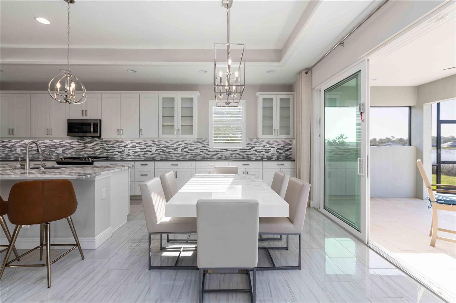 LAKEHOUSE COVE - Residential