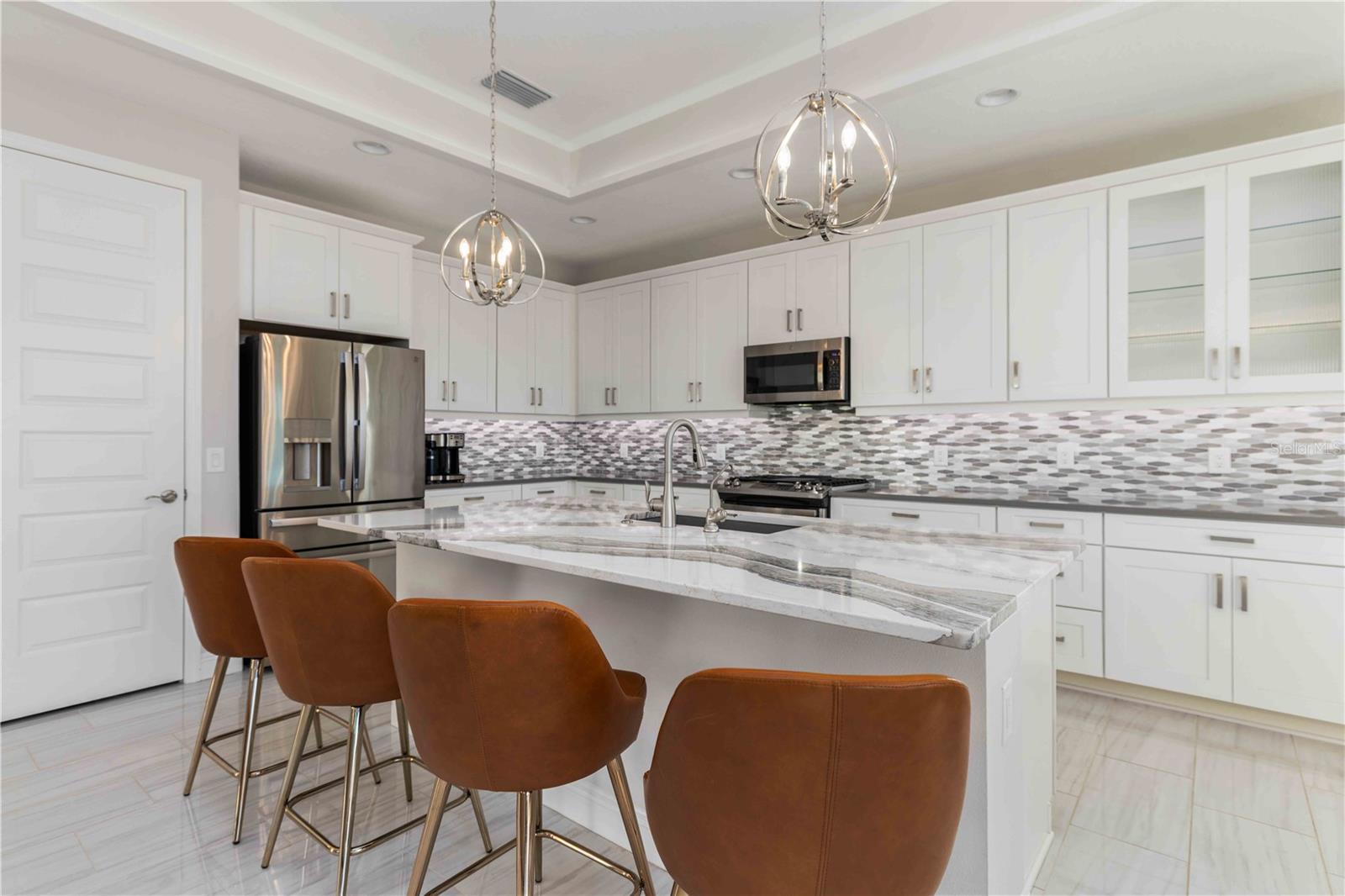 LAKEHOUSE COVE - Residential