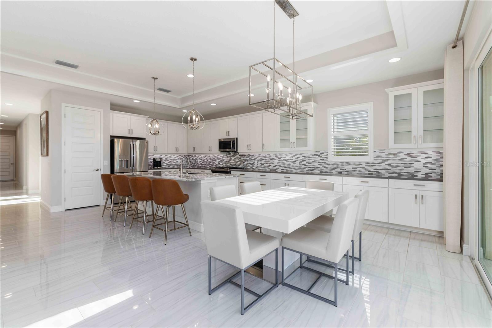 LAKEHOUSE COVE - Residential