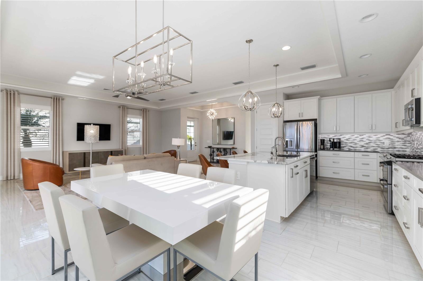 LAKEHOUSE COVE - Residential