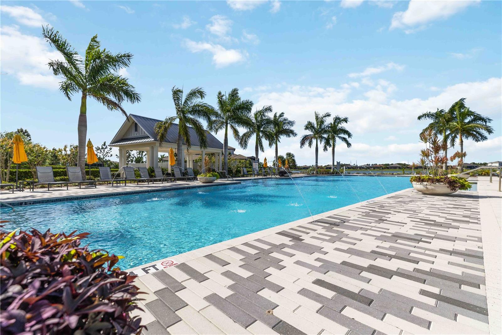 LAKEHOUSE COVE - Residential