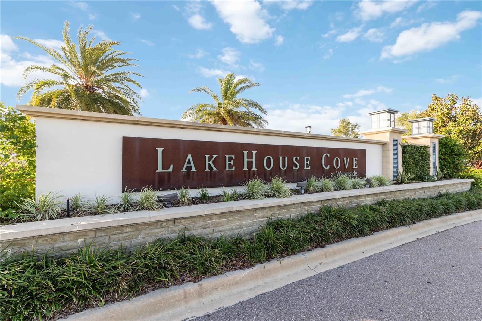 LAKEHOUSE COVE - Residential