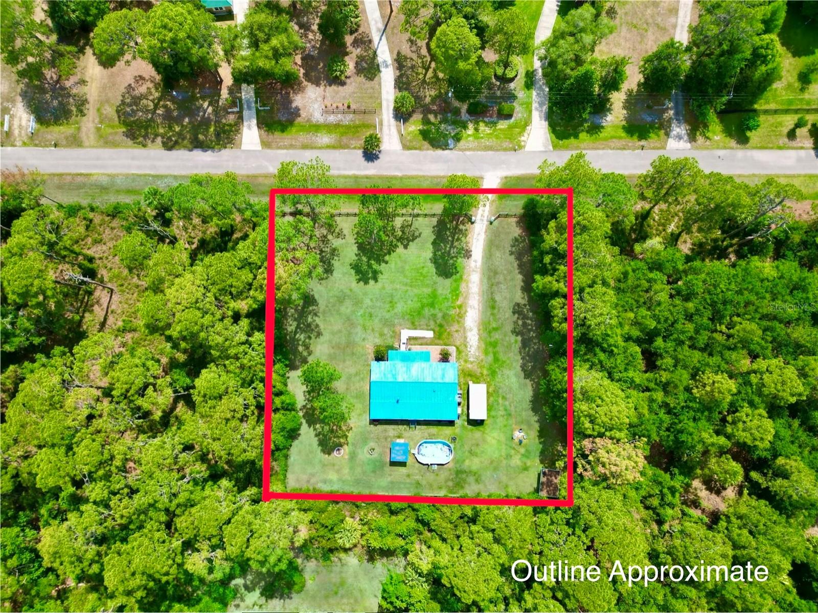 LAKE LOCHLOOSE SHORES - Residential