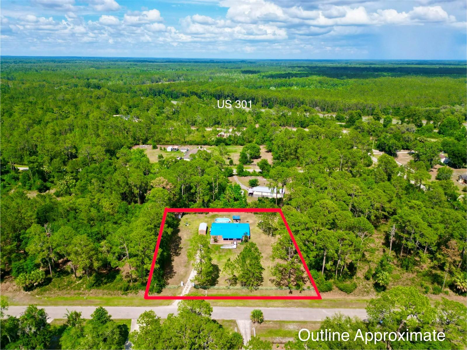 LAKE LOCHLOOSE SHORES - Residential