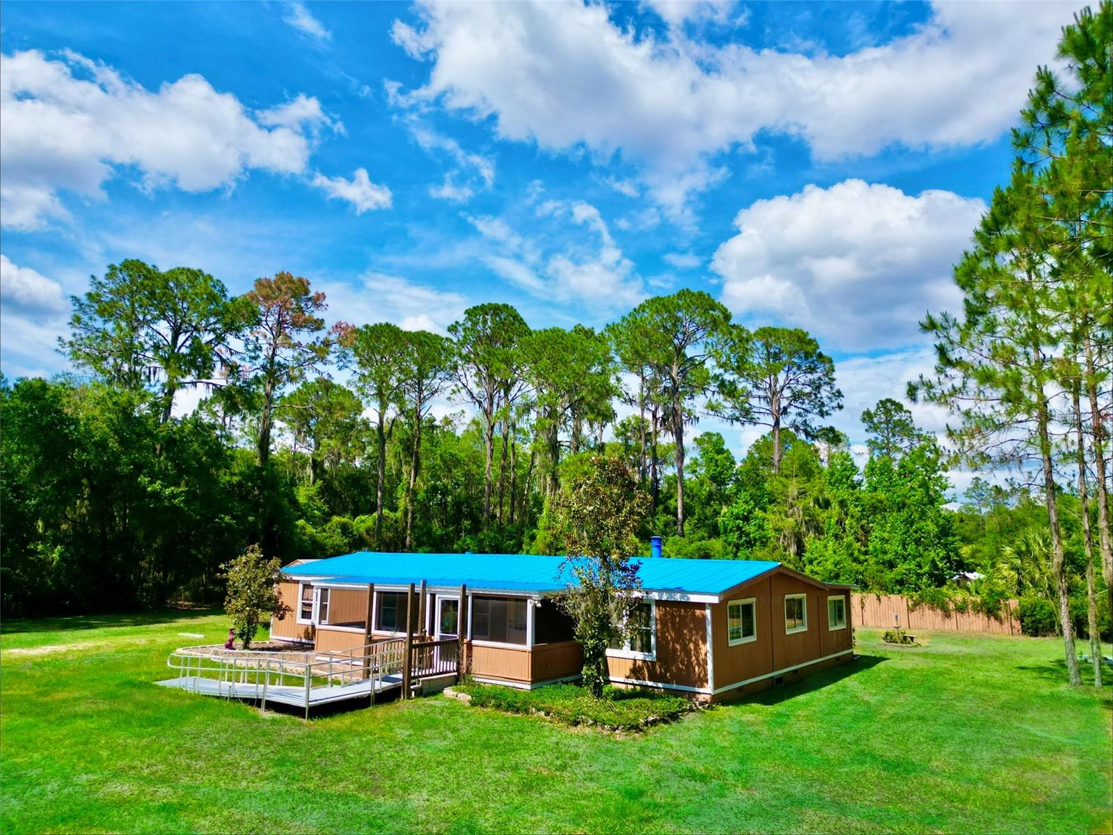 LAKE LOCHLOOSE SHORES - Residential