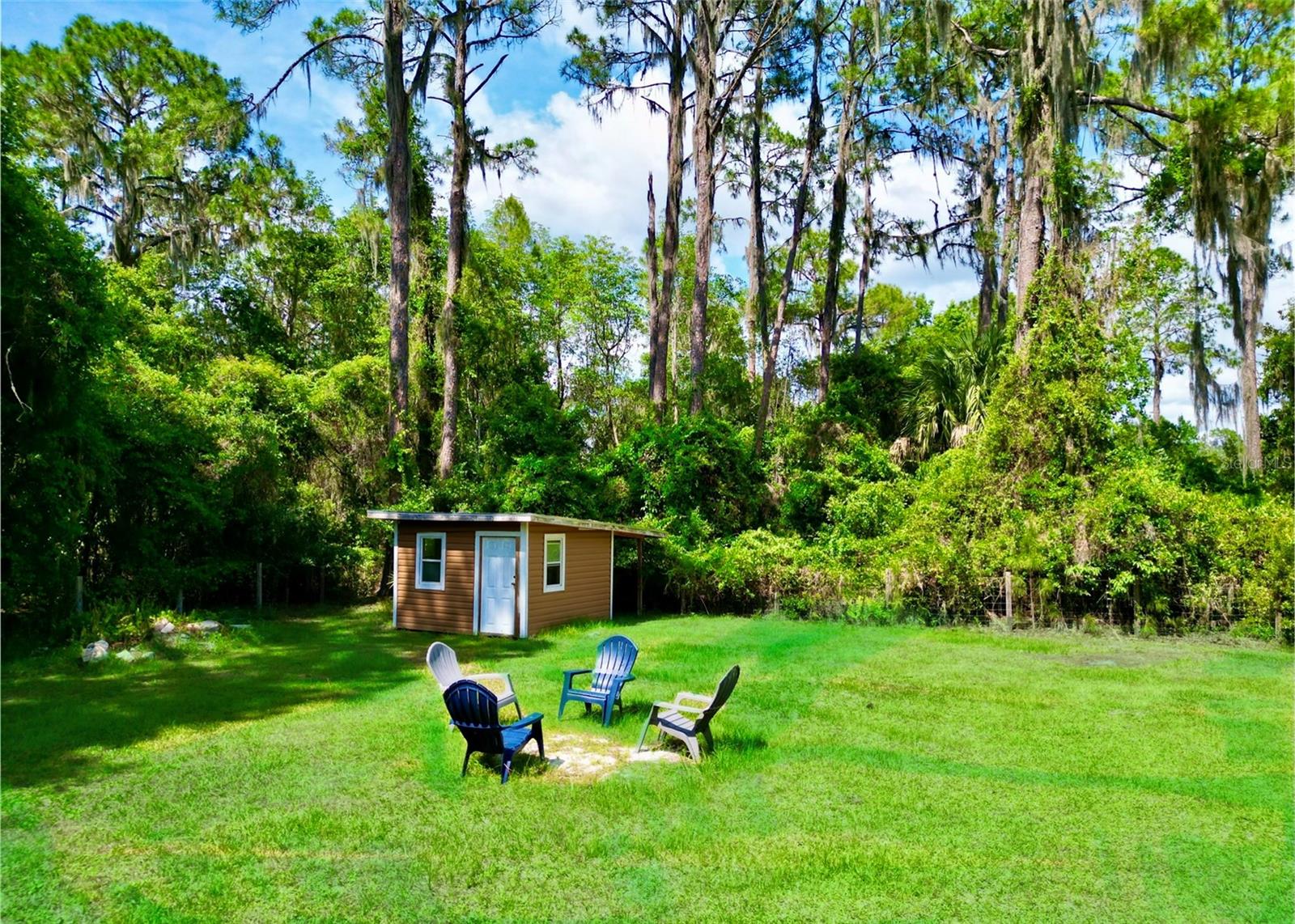LAKE LOCHLOOSE SHORES - Residential