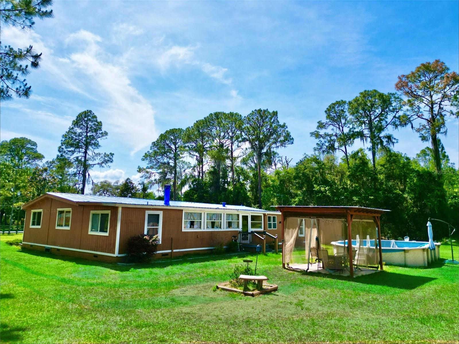 LAKE LOCHLOOSE SHORES - Residential