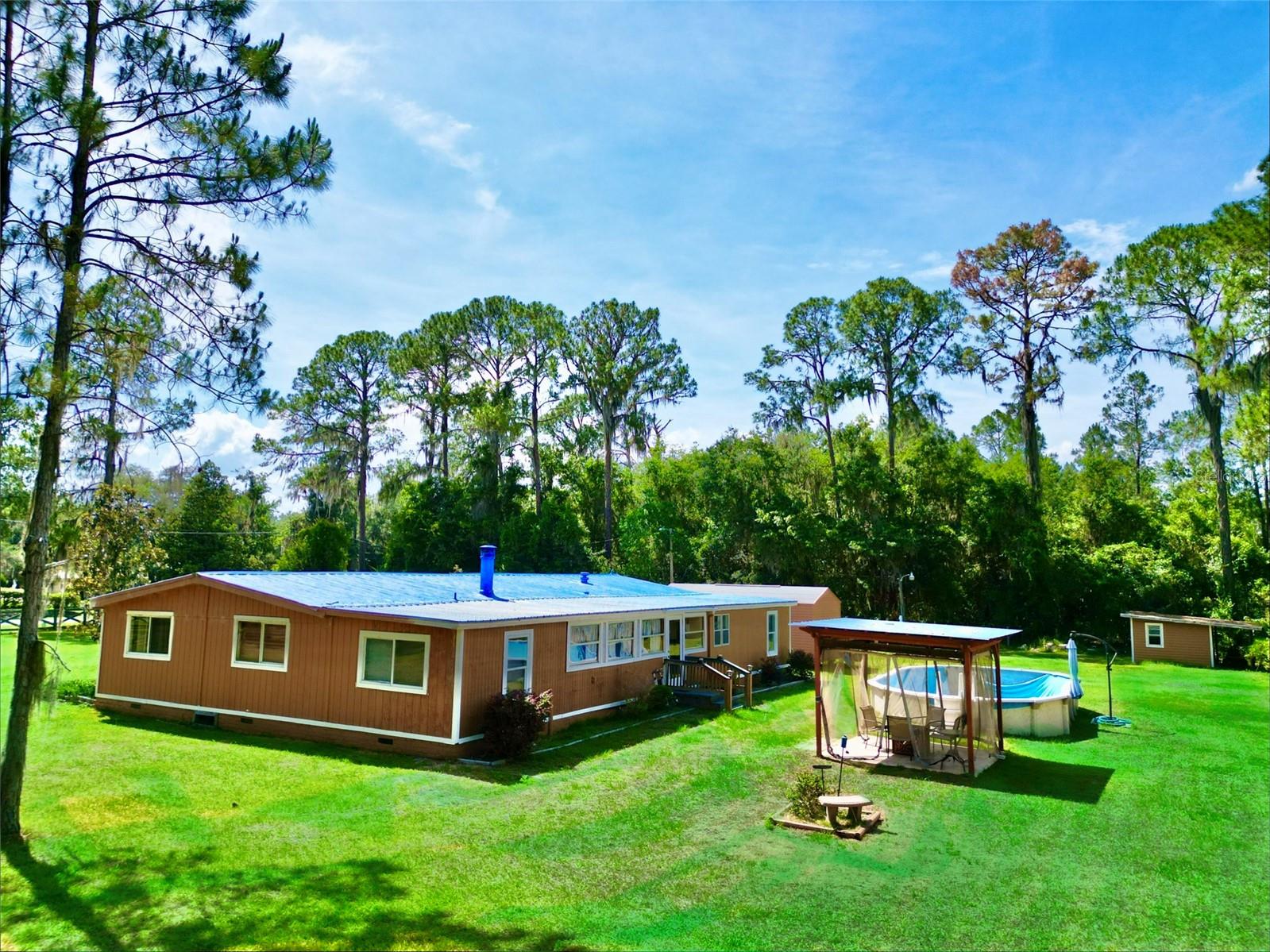 LAKE LOCHLOOSE SHORES - Residential