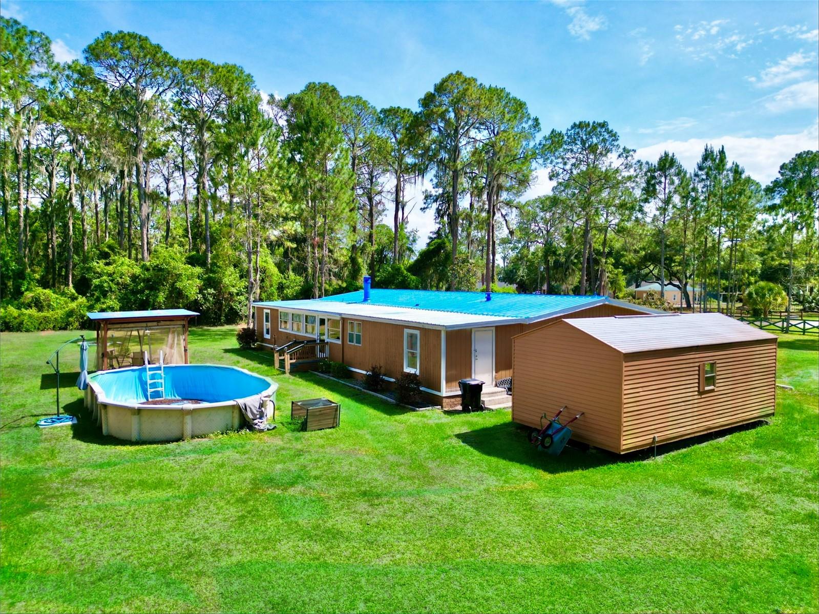 LAKE LOCHLOOSE SHORES - Residential