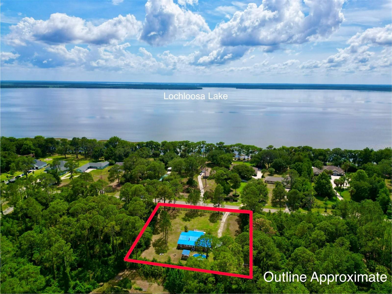LAKE LOCHLOOSE SHORES - Residential