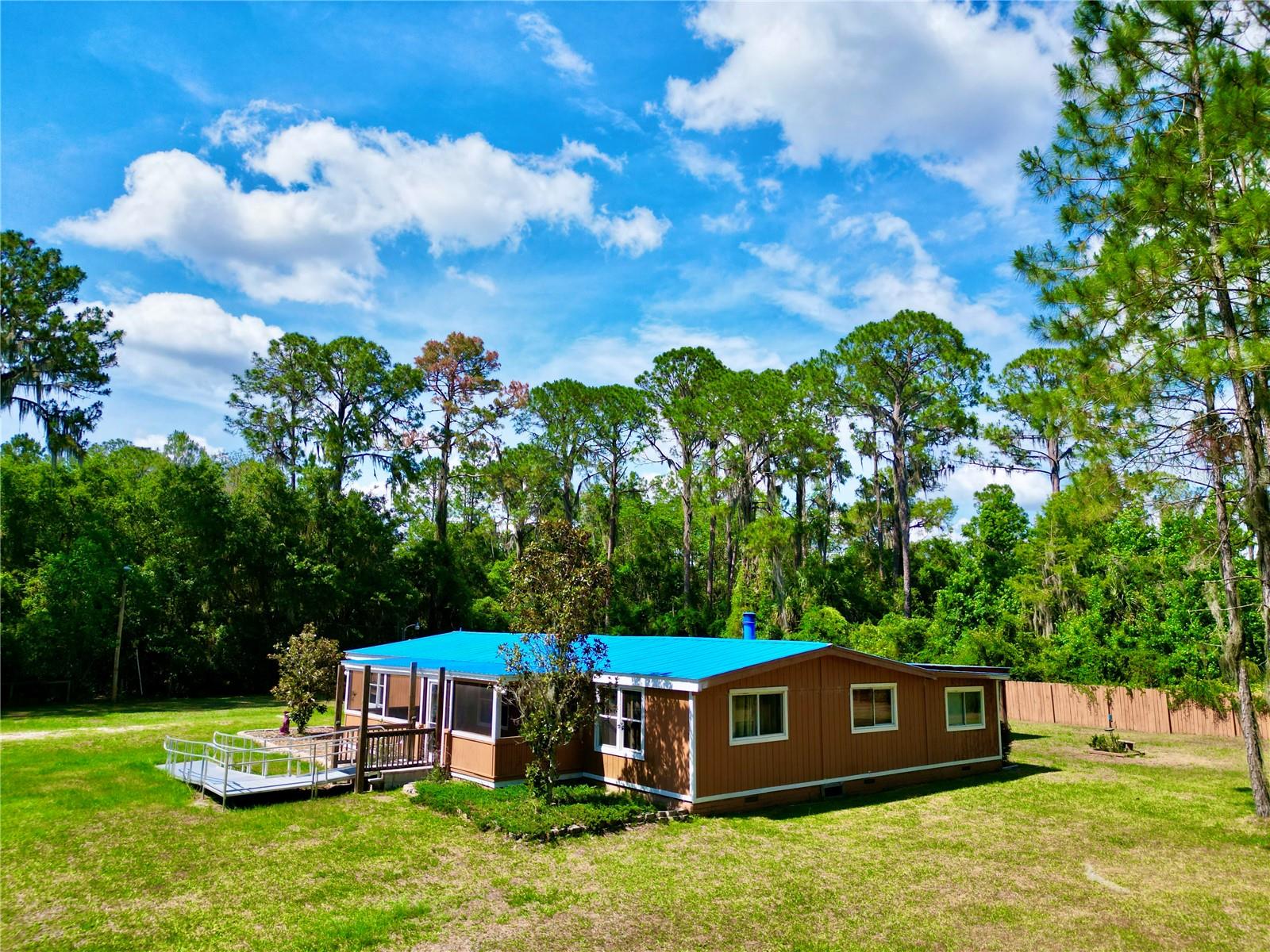 LAKE LOCHLOOSE SHORES - Residential