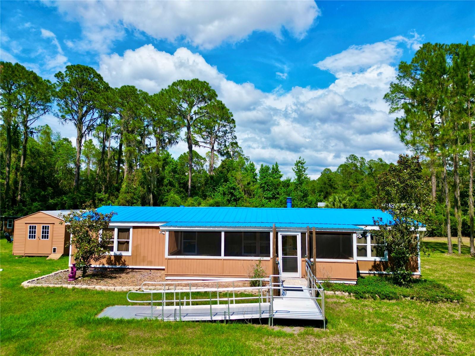 LAKE LOCHLOOSE SHORES - Residential