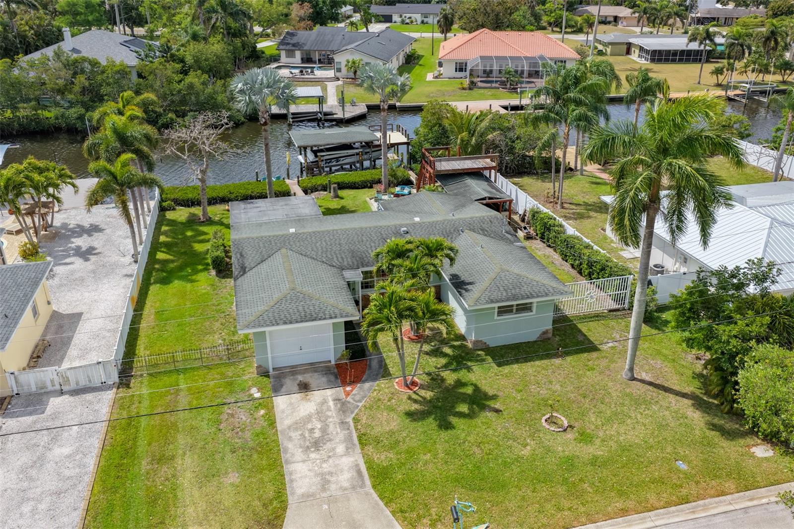 REPLAT OF BONAIRE BAYOU - Residential