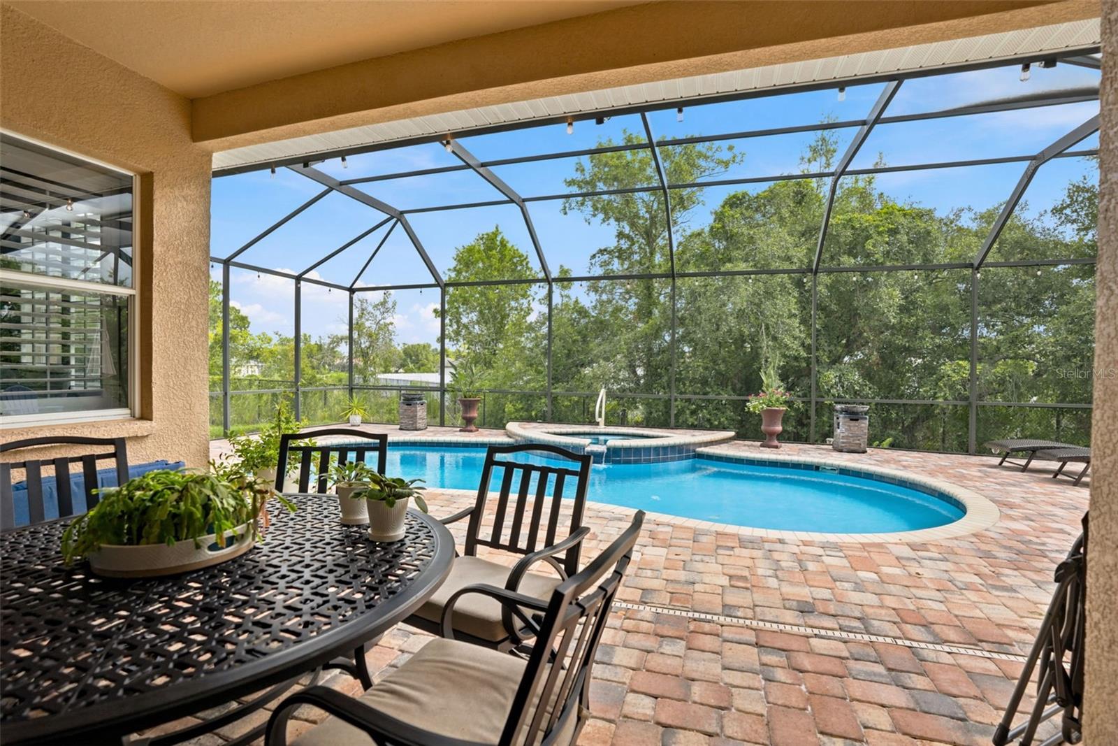 PRISTINE PLACE PH 6 - Residential