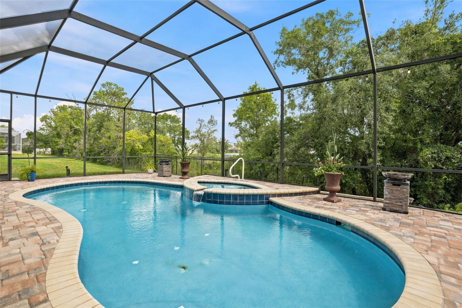 PRISTINE PLACE PH 6 - Residential
