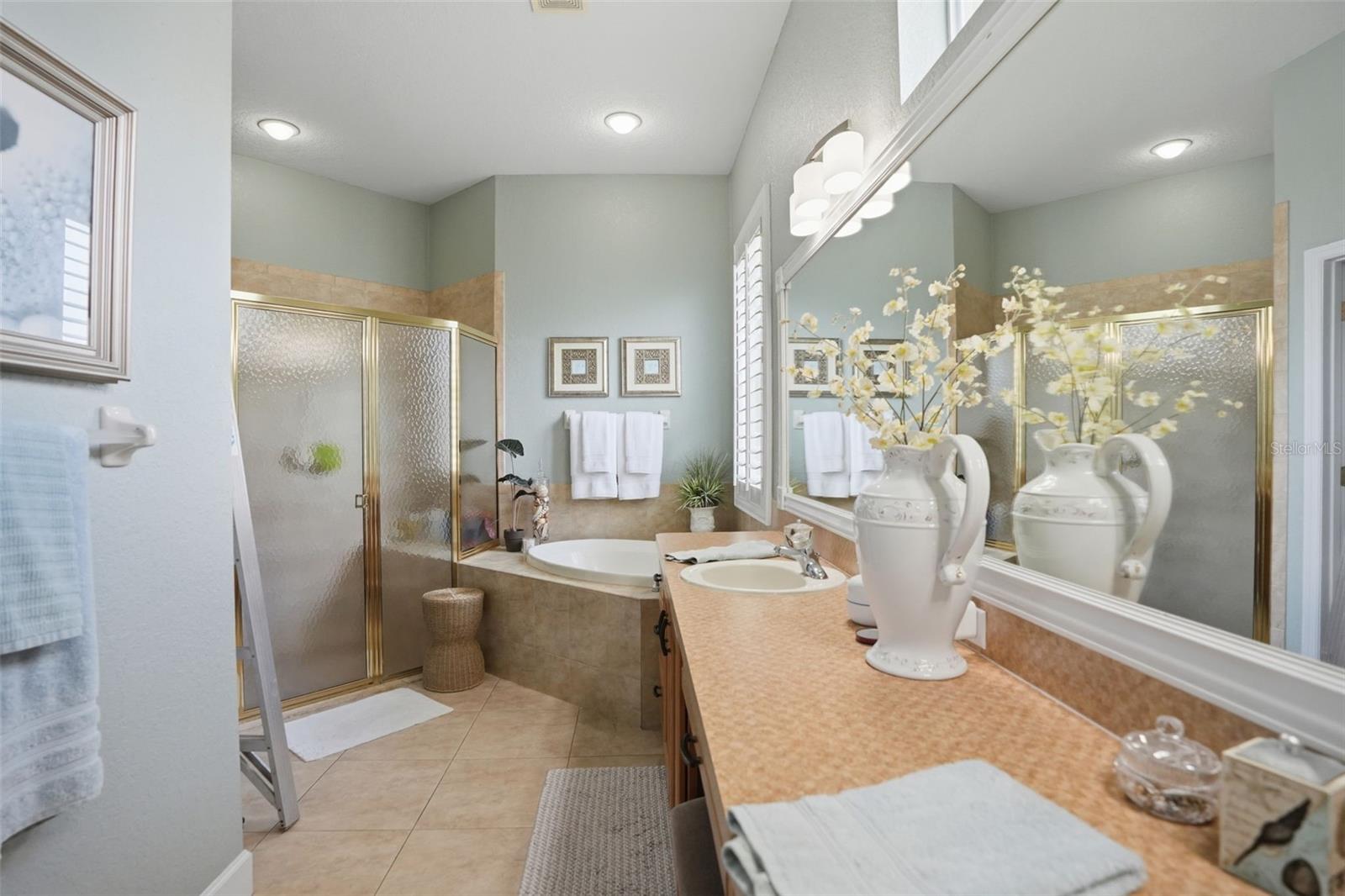 PRISTINE PLACE PH 6 - Residential