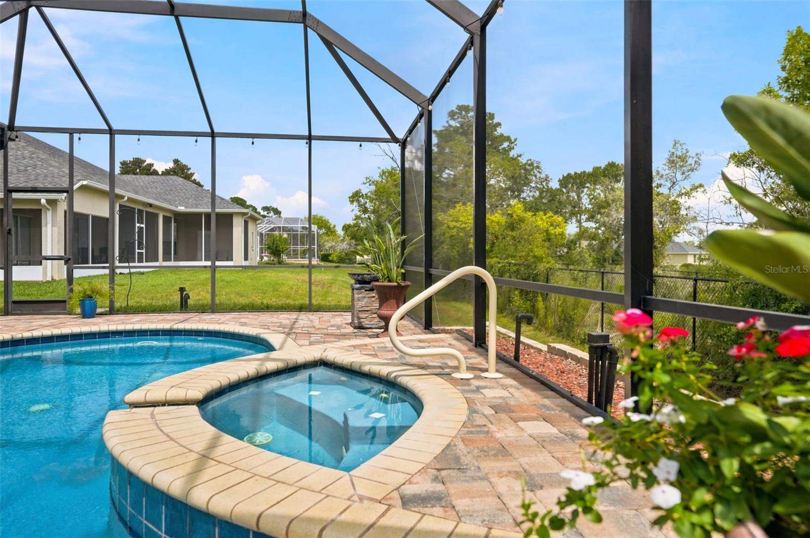 PRISTINE PLACE PH 6 - Residential