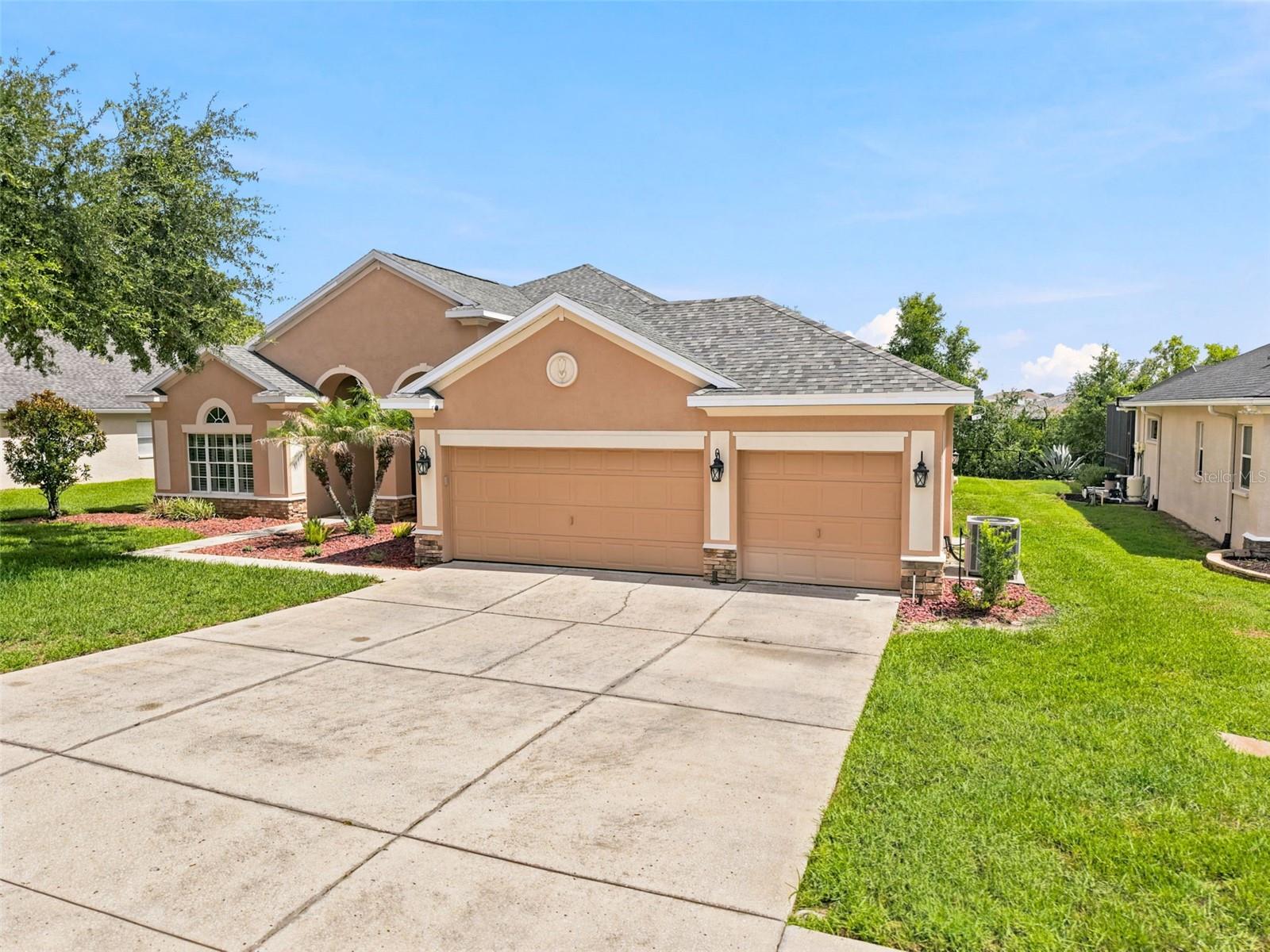 PRISTINE PLACE PH 6 - Residential