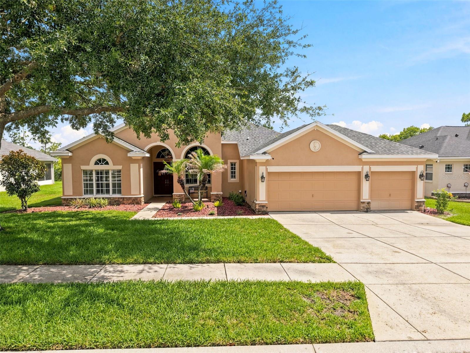 PRISTINE PLACE PH 6 - Residential