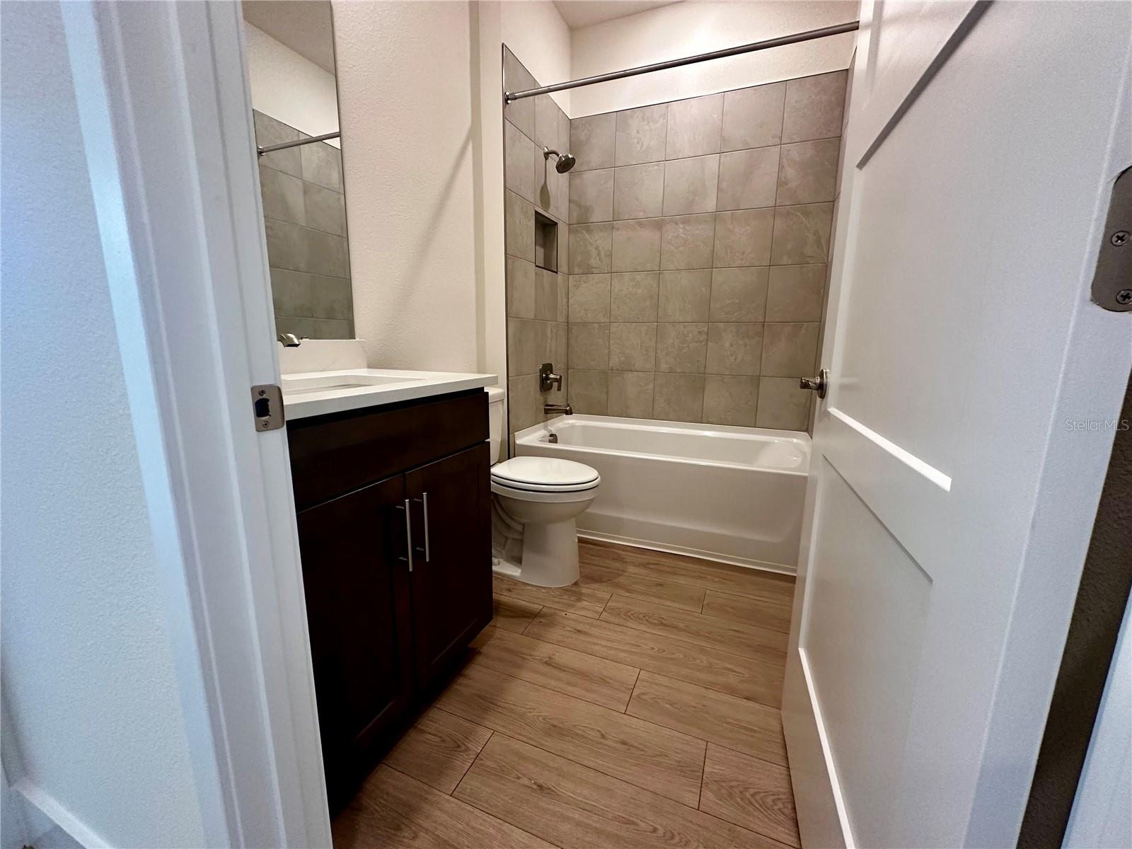 RIDGE AT HEATHBROOK - Residential Lease