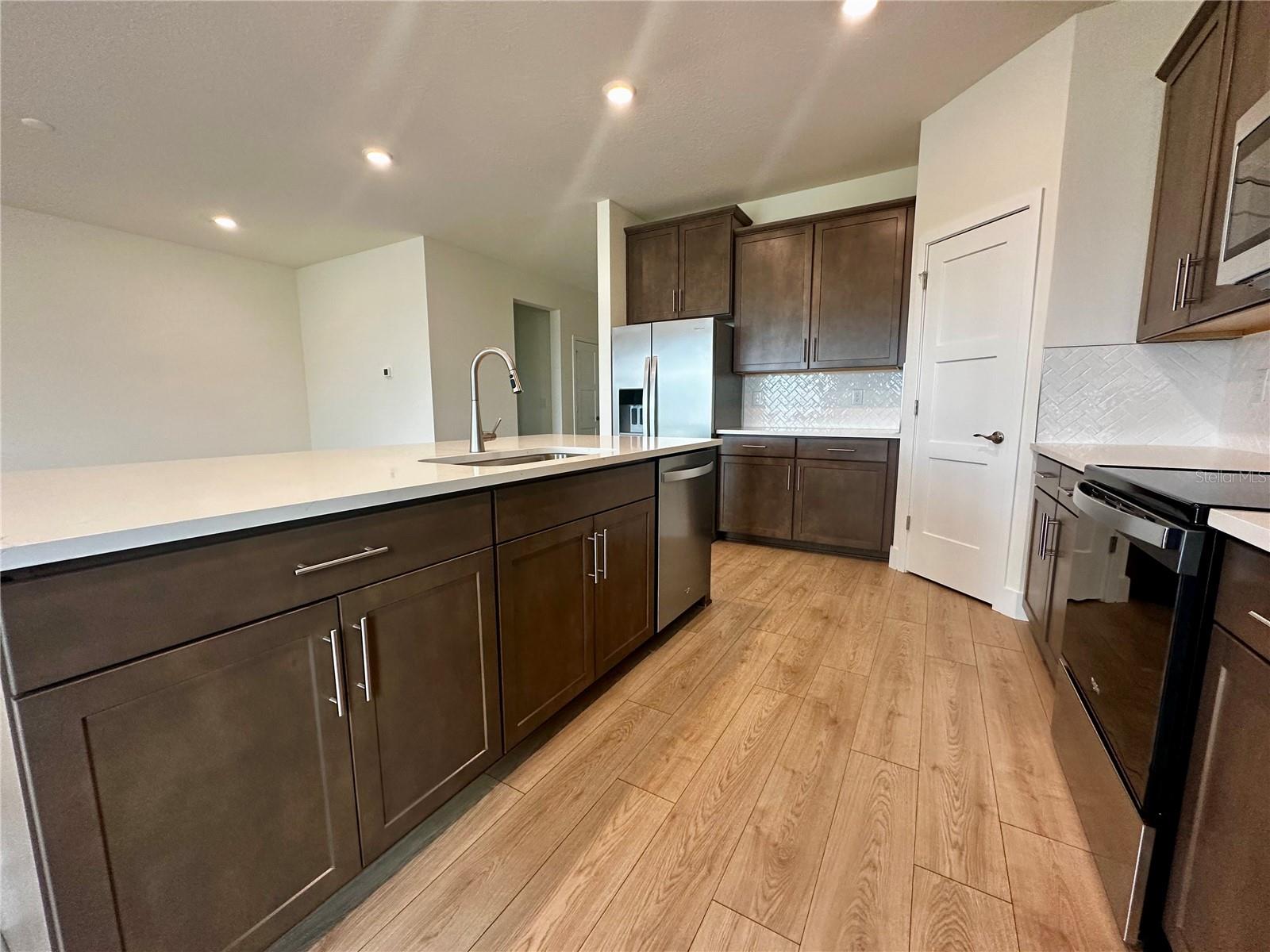 RIDGE AT HEATHBROOK - Residential Lease