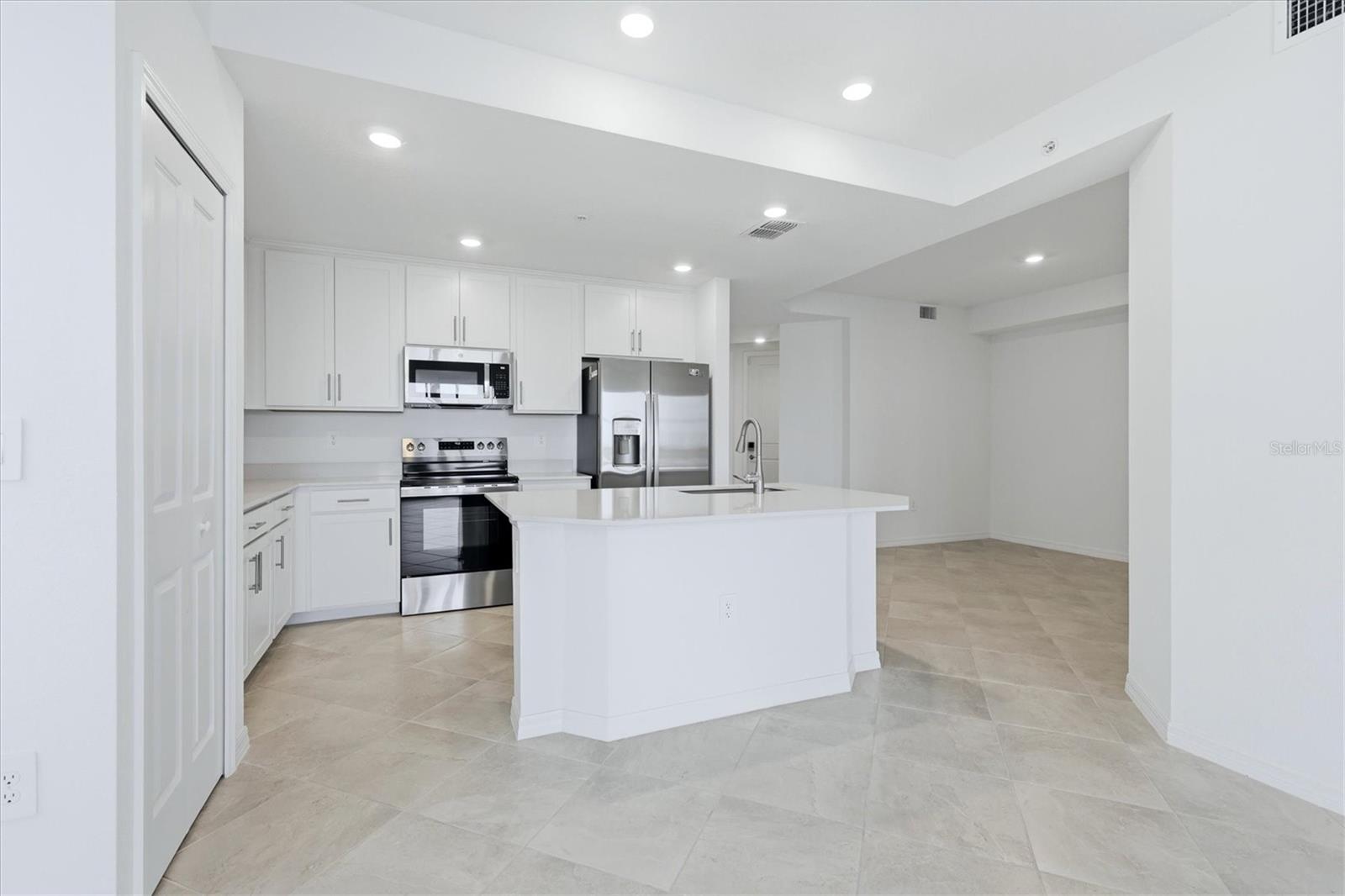 CALUSA COUNTRY CLUB - Residential